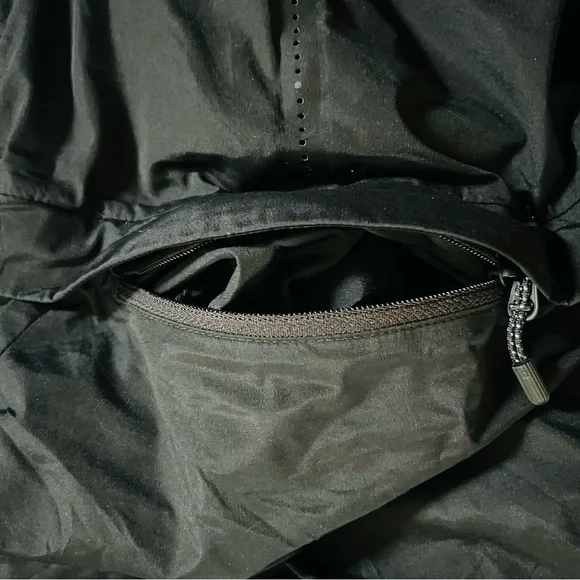 Lululemon Black Vest - Picture 8 of 8